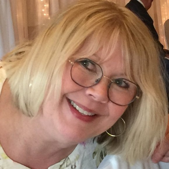 Meet your Posher, Kaye - Picture 1 of 1